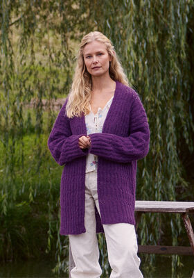 CARDIGAN MIT RIPPEN UND LOCHMUSTER Nebbia von Lana Grossa