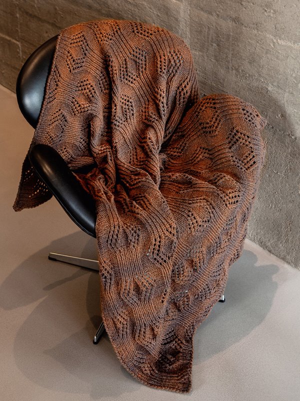 Lana Grossa DECKE IM RIPPEN-RAUTENAJOURMUSTER Alta Moda Cashmere 16 Sfumato