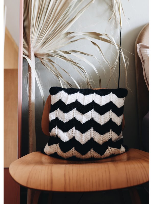 Lana Grossa KISSENHÜLLE IM ZACKENLOCHMUSTER Brigitte No. 2