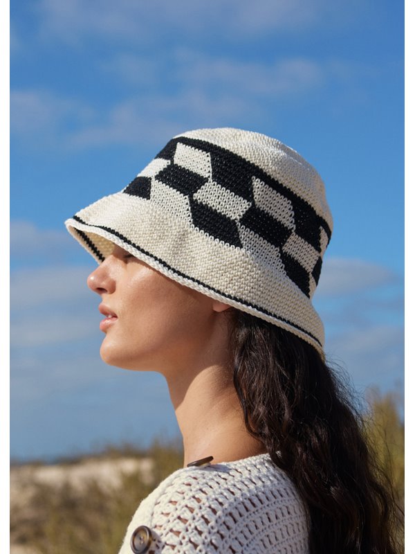 Lana Grossa HUT IN FESTEN MASCHEN MIT JACQUARD Cotone